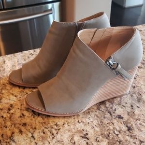 Jessica Simpson wedges